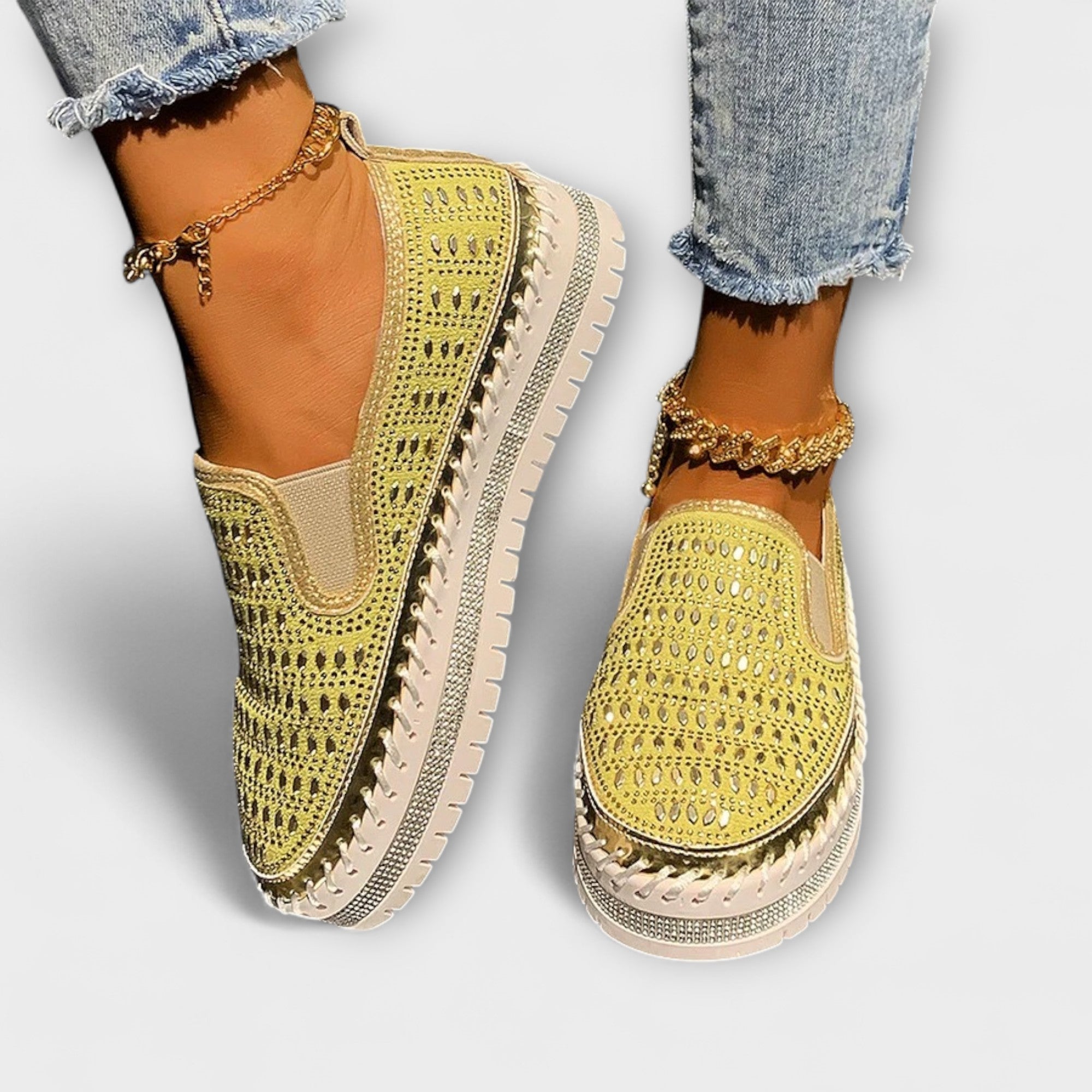Kenna – Round Toe Cap Decorated with Rhinestones