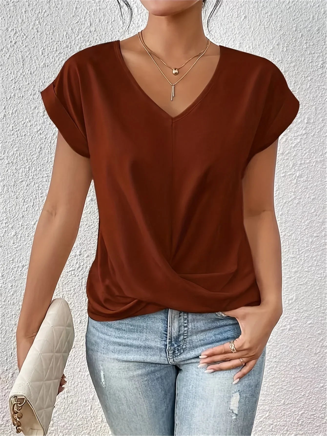Romola™ - Stylish T-Shirt with Charming Heart Chain Detail