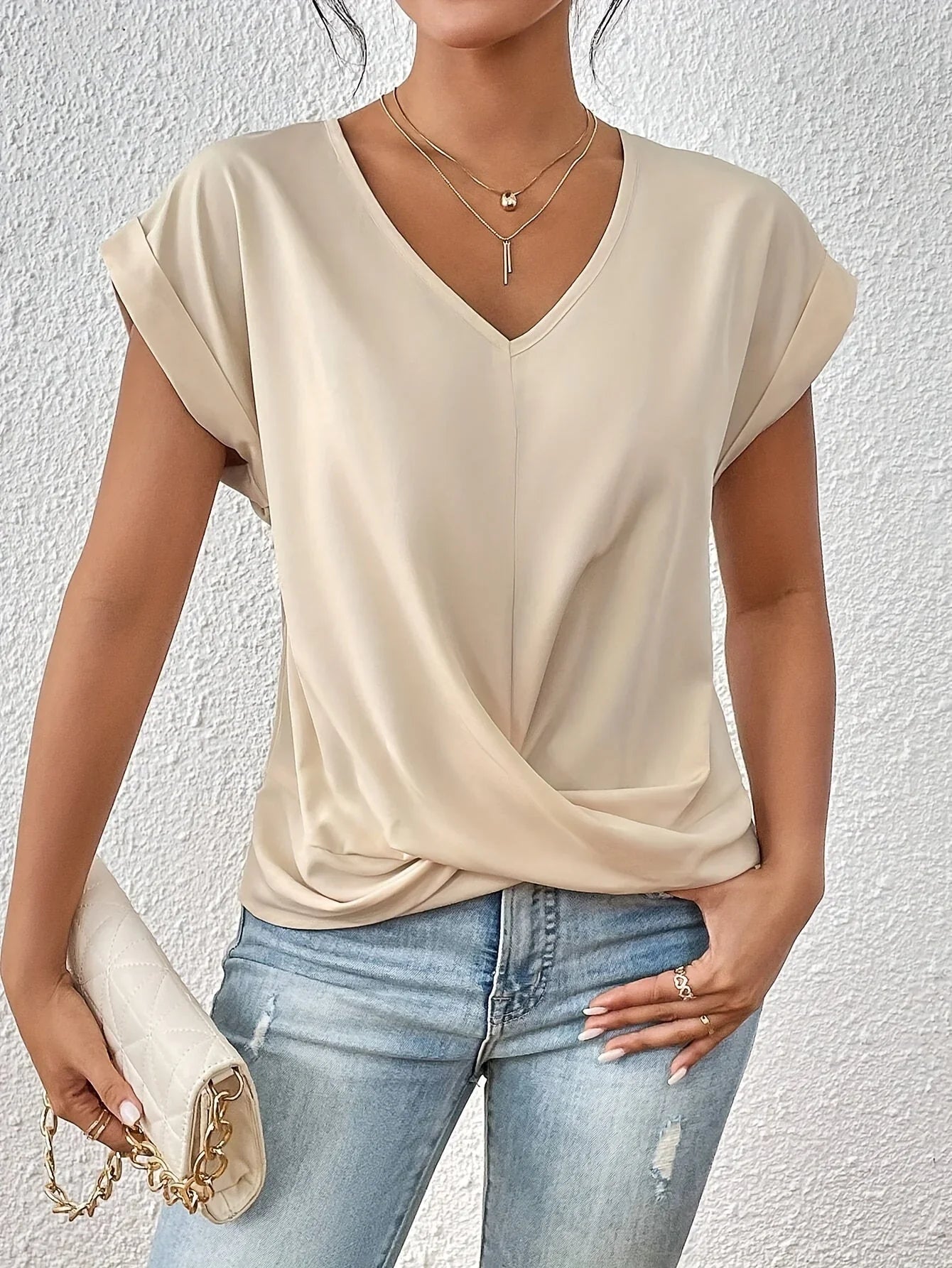 Romola™ - Stylish T-Shirt with Charming Heart Chain Detail