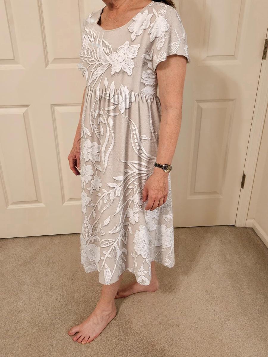 Maelle – Classic Midi Dress with Print & Side Pockets